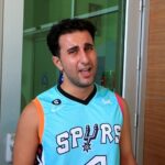 KAN TER İÇİNDE ELİDE TERLİKLE YALINAYAK KOŞARAK GELDİĞİ SINAVI SANİYELERLE KAÇIRDI VATANDAŞLARIN VERDİĞİ SUYU İÇİP "SPOR YAPMIŞ OLDUK SENEYE TEKRAR GİRECEĞİM" DEDİ ANTALYA'DA KPSS HEYECANI MARATONU ARATMADI